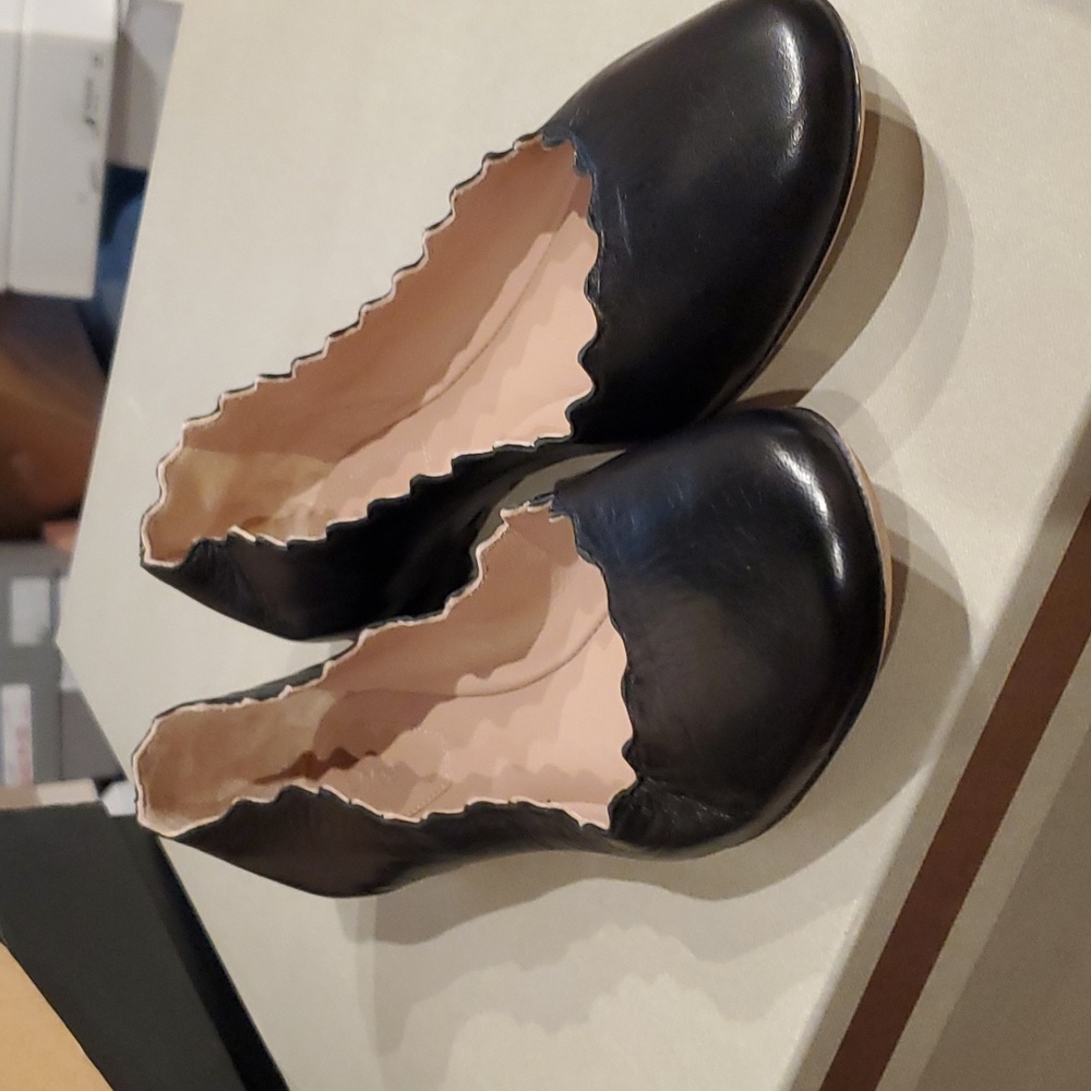 NIB $695 Chloe RARE sz 34 scalloped flats